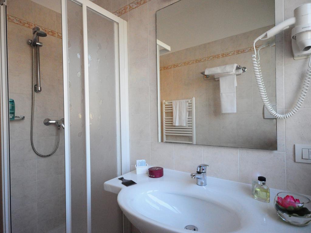 Hotel Marina Bardolino Quarto foto